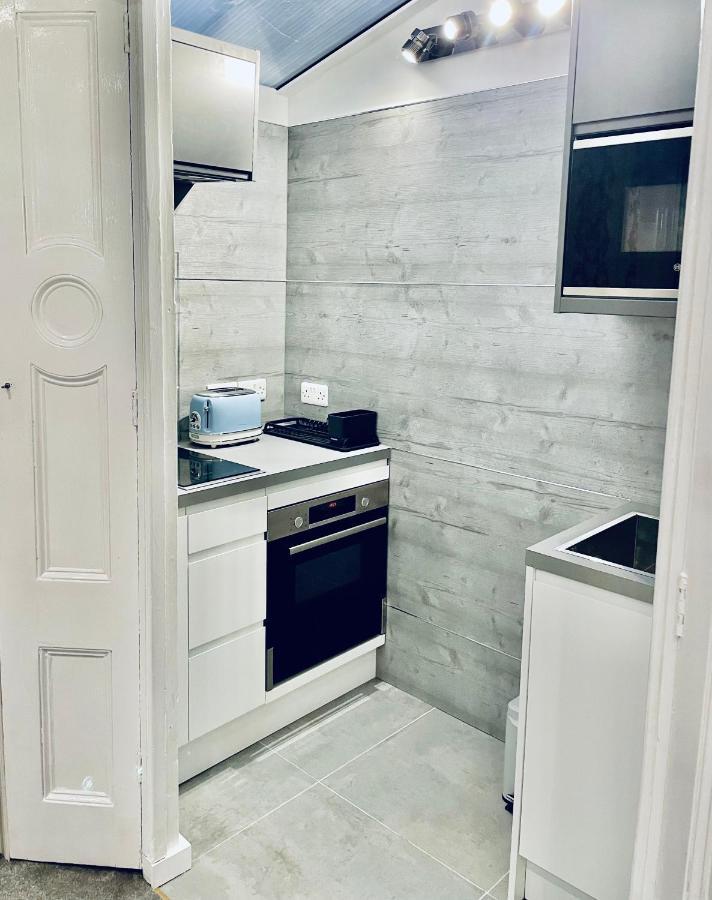 Deluxe Studios With Spa Included Portsmouth Exterior photo