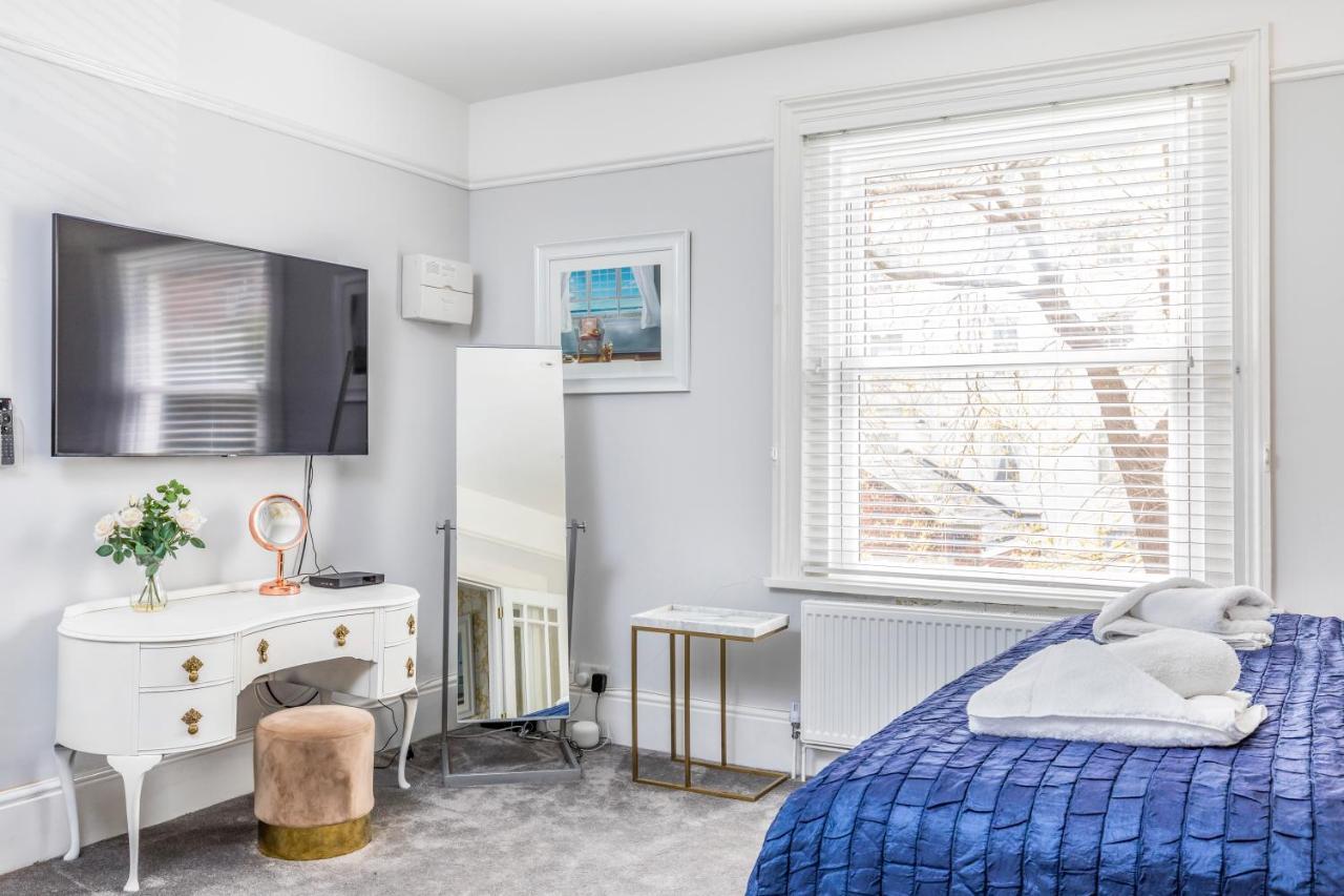 Deluxe Studios With Spa Included Portsmouth Exterior photo