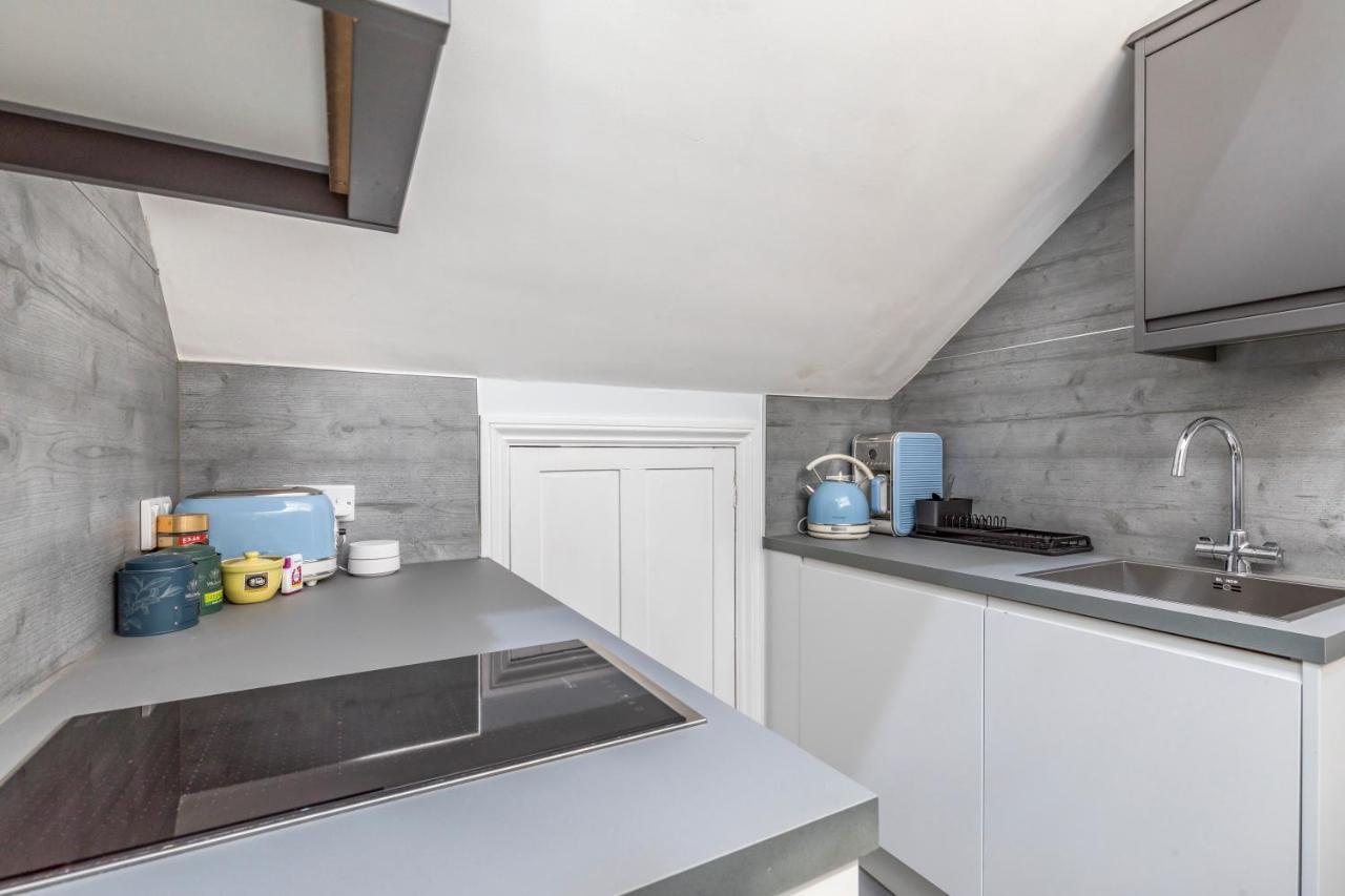 Deluxe Studios With Spa Included Portsmouth Exterior photo