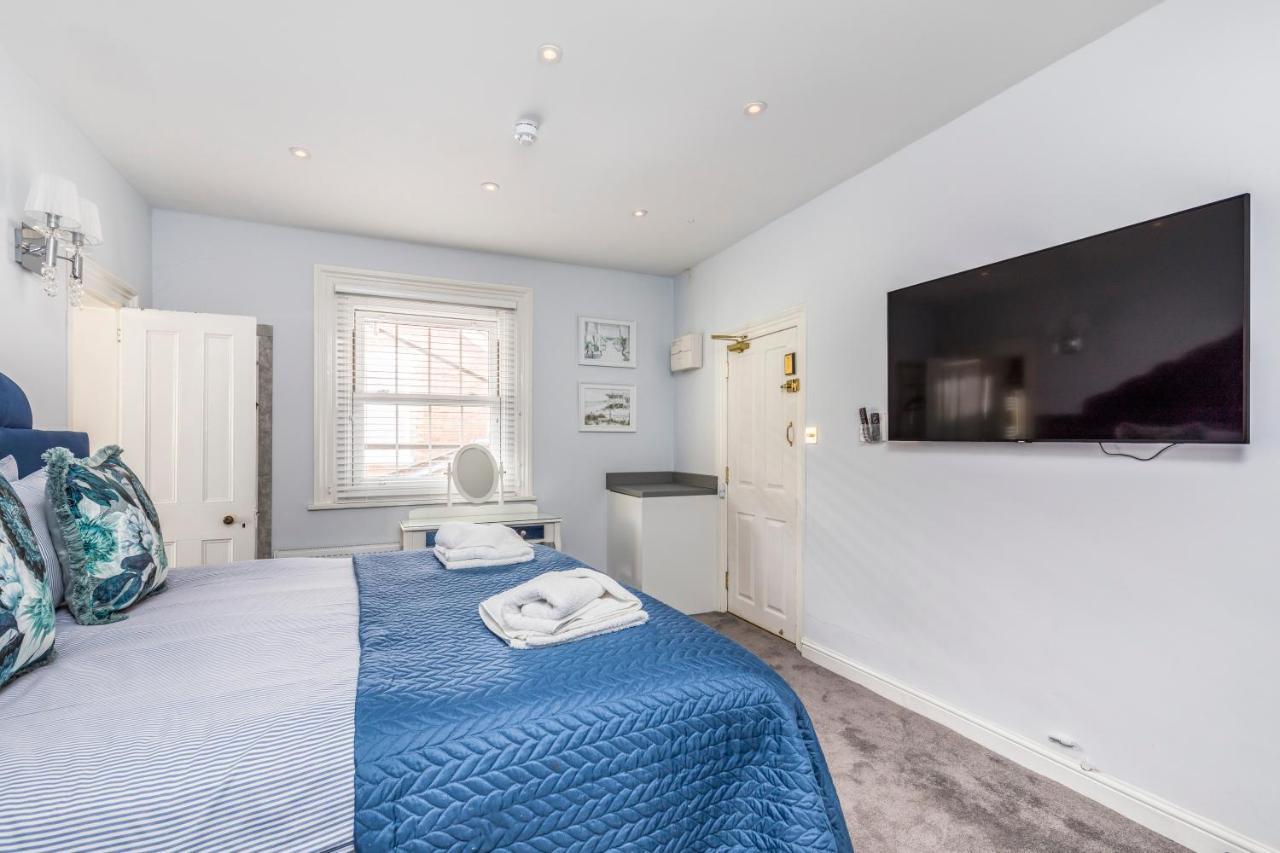 Deluxe Studios With Spa Included Portsmouth Exterior photo
