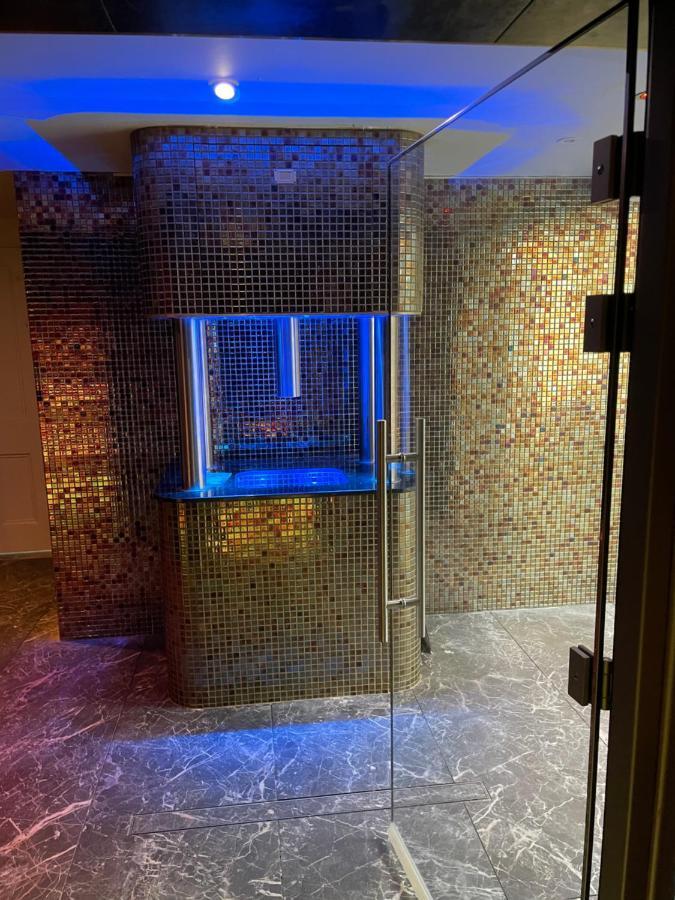 Deluxe Studios With Spa Included Portsmouth Exterior photo