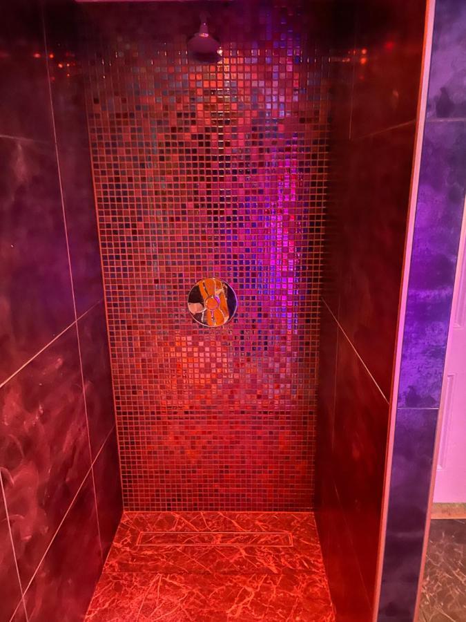 Deluxe Studios With Spa Included Portsmouth Exterior photo
